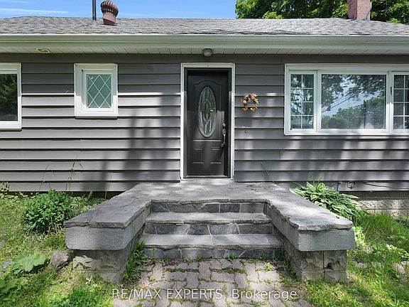 2nd image of 92 Tupper St W