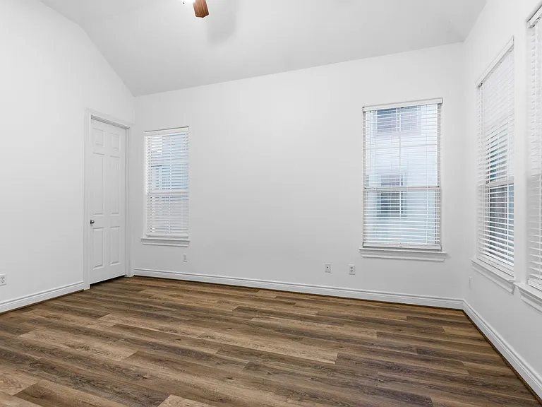 1303 Sherwood Point Ln — Photo 30
