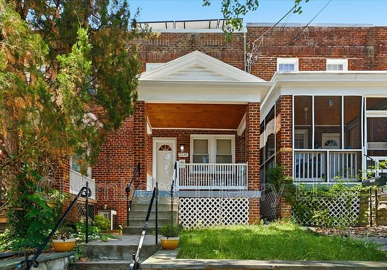 2230 Observatory Pl NW — Photo 2