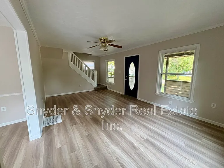 605 Sackett Ave — Photo 3