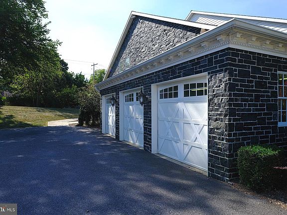 3rd image of 12901 Lance Cir