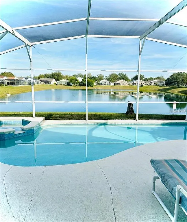 3 bed, 2.0 bath, 1595 sqft, $2,300 — Photo 2