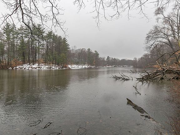 5th image of 2106 Mill Pond Dr