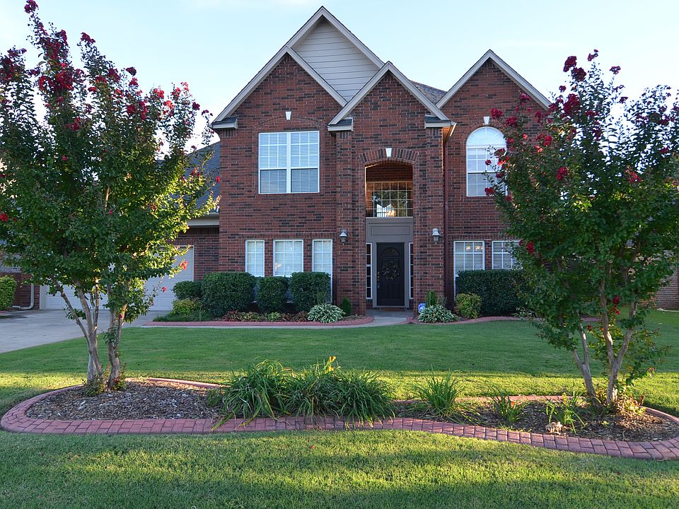 Lovely South Towne Square Manor Home