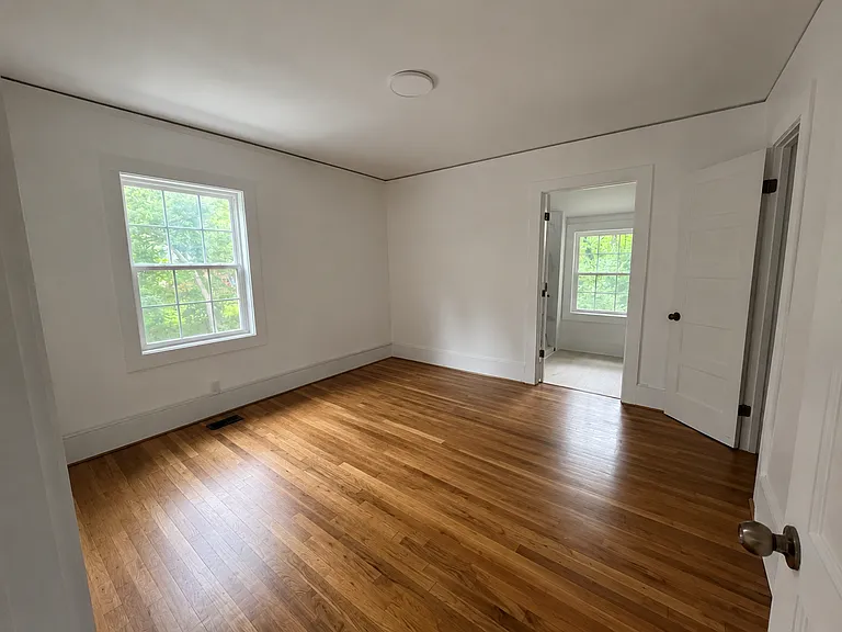 301 Dunstan Ave — Photo 5