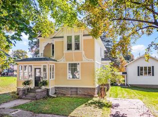 411 E B St, Iron Mountain, MI 49801