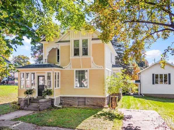 411 E B St, Iron Mountain, MI 49801