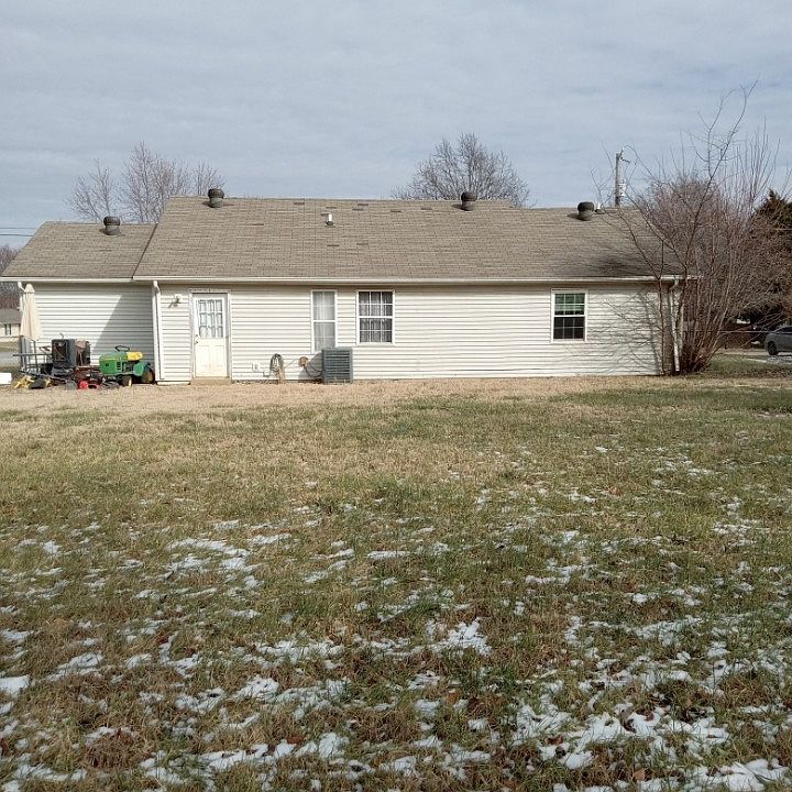 2nd image of 910 Linda Dr