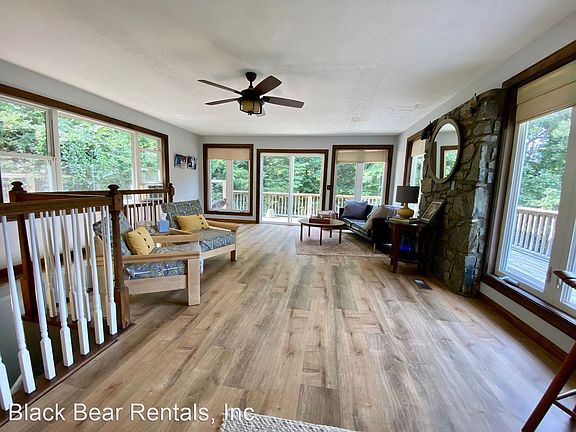 5th image of 585 Laurel Valley Dr