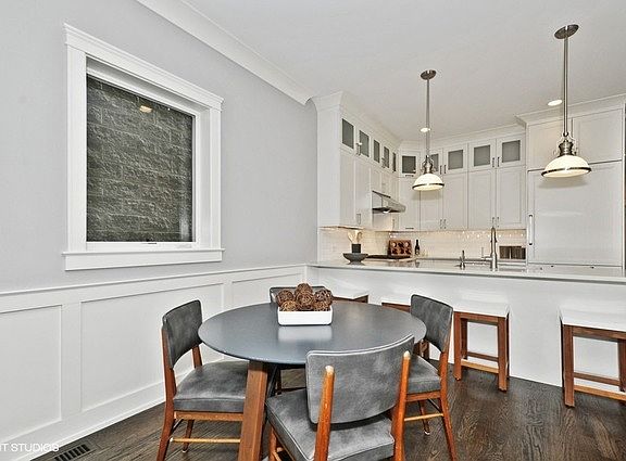 5th image of 818 W Wrightwood Ave #3
