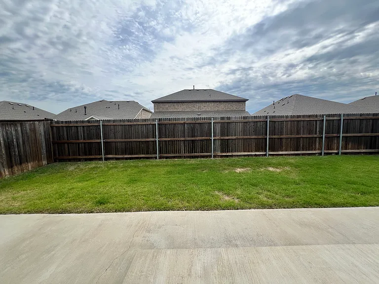Backyard is the perfect size. Not too big and not too small. This yard will be easy to maintain.