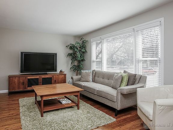 4th image of 225 W Park Ave