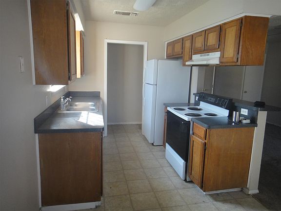 2nd image of 504 Kings Way Dr APT A