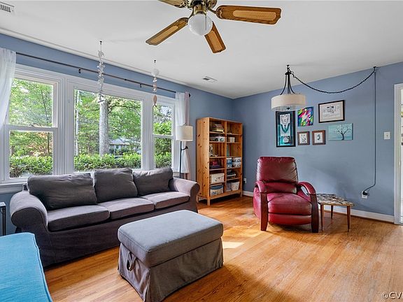 5th image of 9064 Edgewater Cir