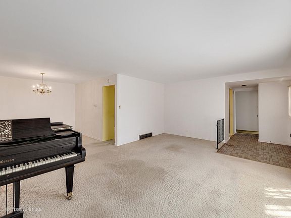 3rd image of 1027 W Ohio St