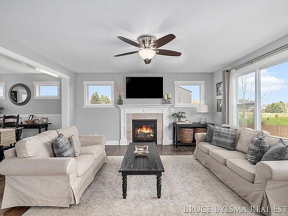 5th image of 9960 Myers View Dr