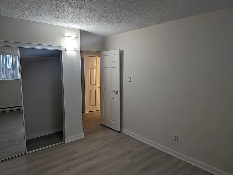 800 Corydon Ave — Photo 38