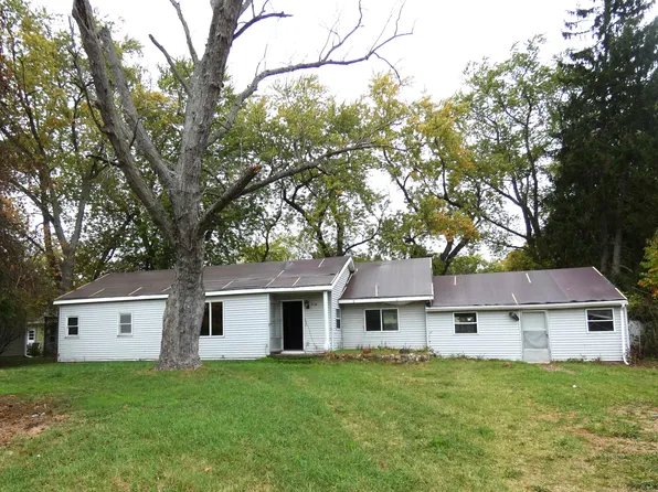 8137 Forest Beach Rd, Watervliet, MI 49098