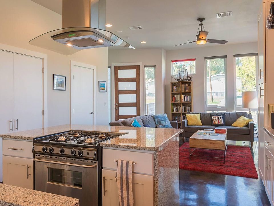 Living Room and Kitchen Islands