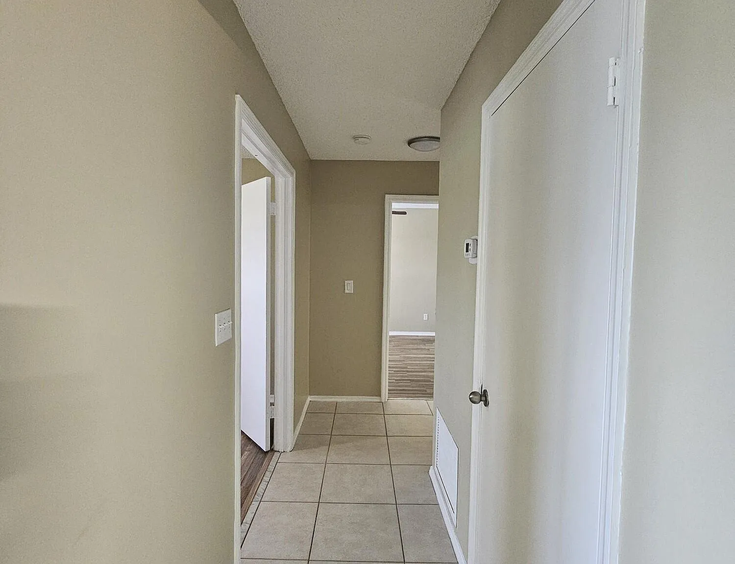 2 bed, 1.0 bath, 902 sqft, $1,950 — Photo 3