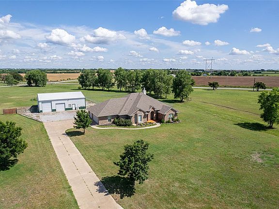 2nd image of 2858 Fields Rd