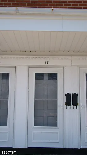 17 Lincoln Gdns Photo 1