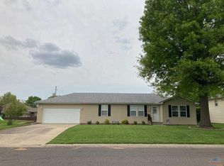 818 Manor Ct, Sedalia, MO 65301