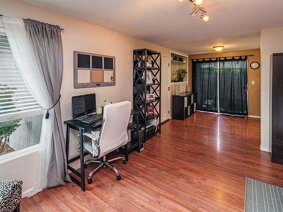 5th image of 2653 E Crestline Dr