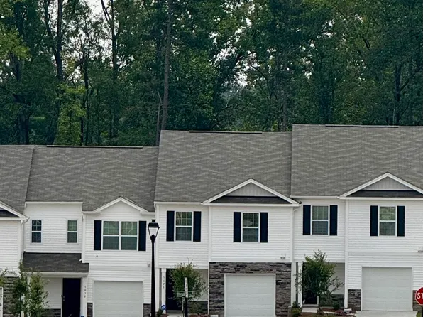 5026 Hyrule Dr, Charlotte, NC 28262