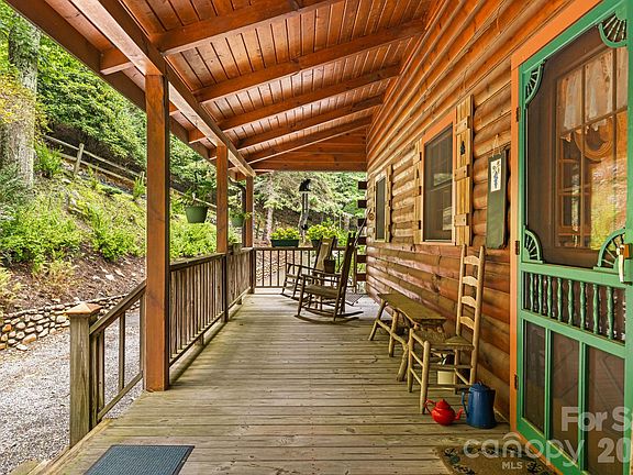 3rd image of 215 Goldenleaf Rd