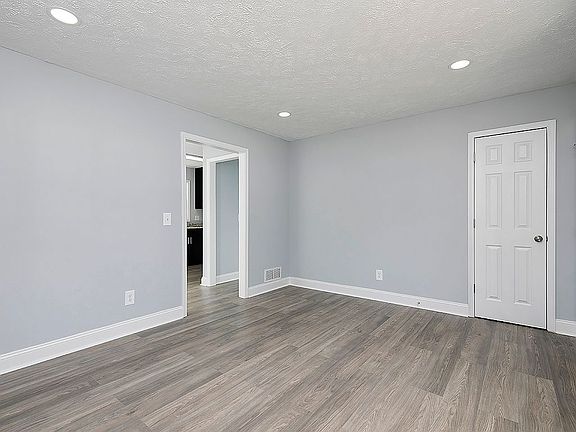 5th image of 150 Long Dr SW