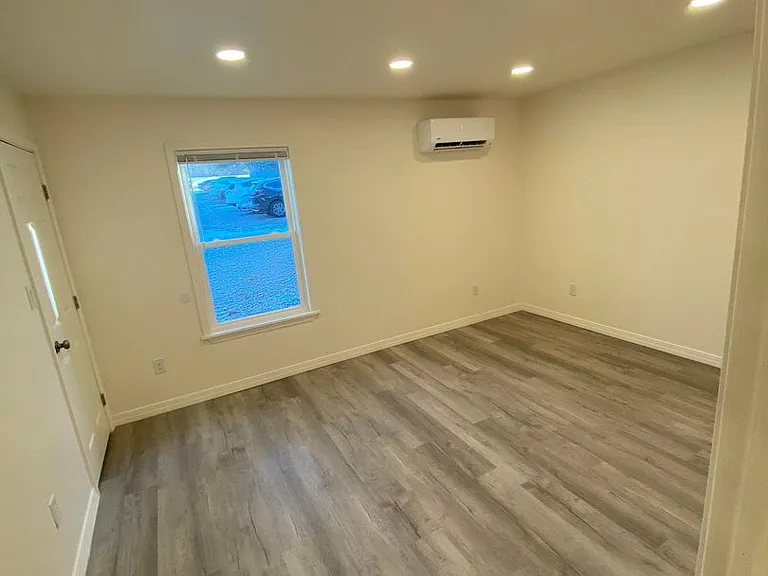 University Park Apartments near Cornell University — Photo 890