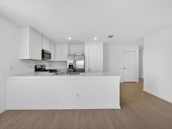 4th image of 3703 Longleaf Dr