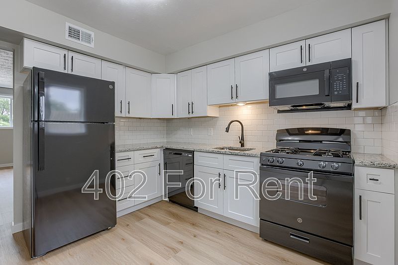 1st image of 4715 Davenport St APT 4