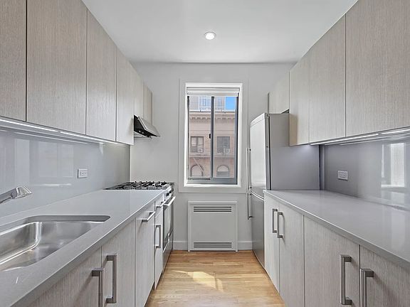 4th image of 101 W 15th St APT 609