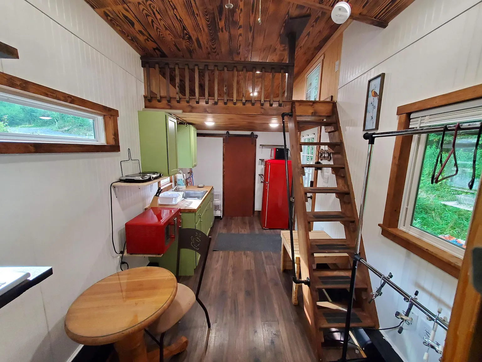 2 bed, 225 sqft, $1,275 — Photo 2