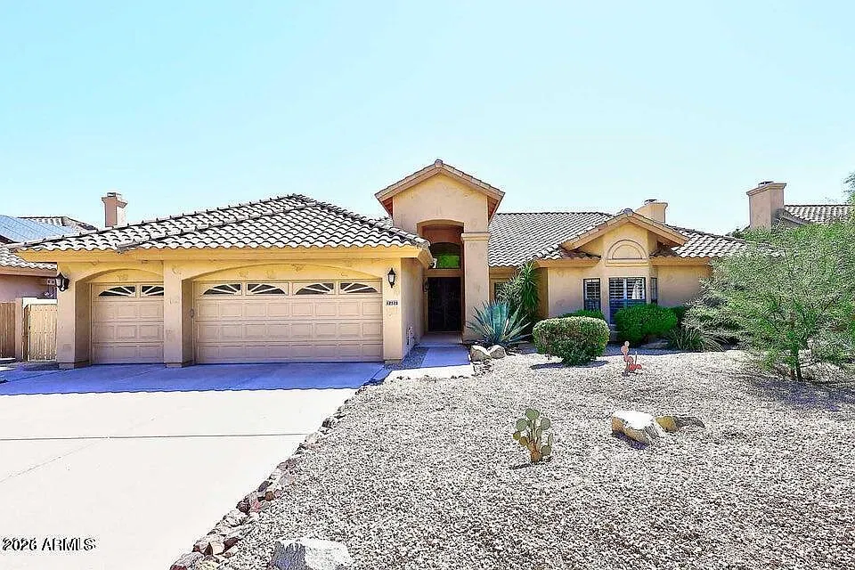 4 bed, 2.5 bath, $5,995 — Photo 2