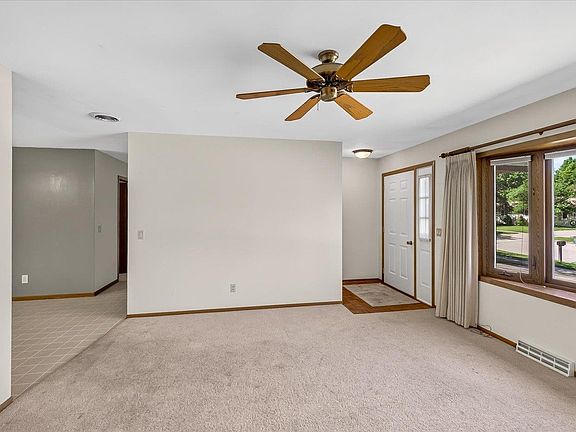 5th image of 260 Ash St