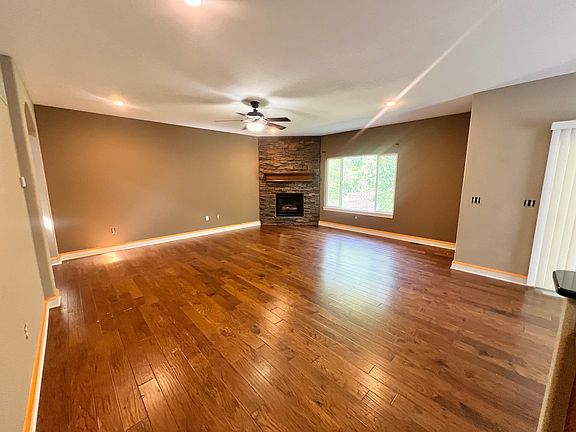 4th image of 604 Harland Dr