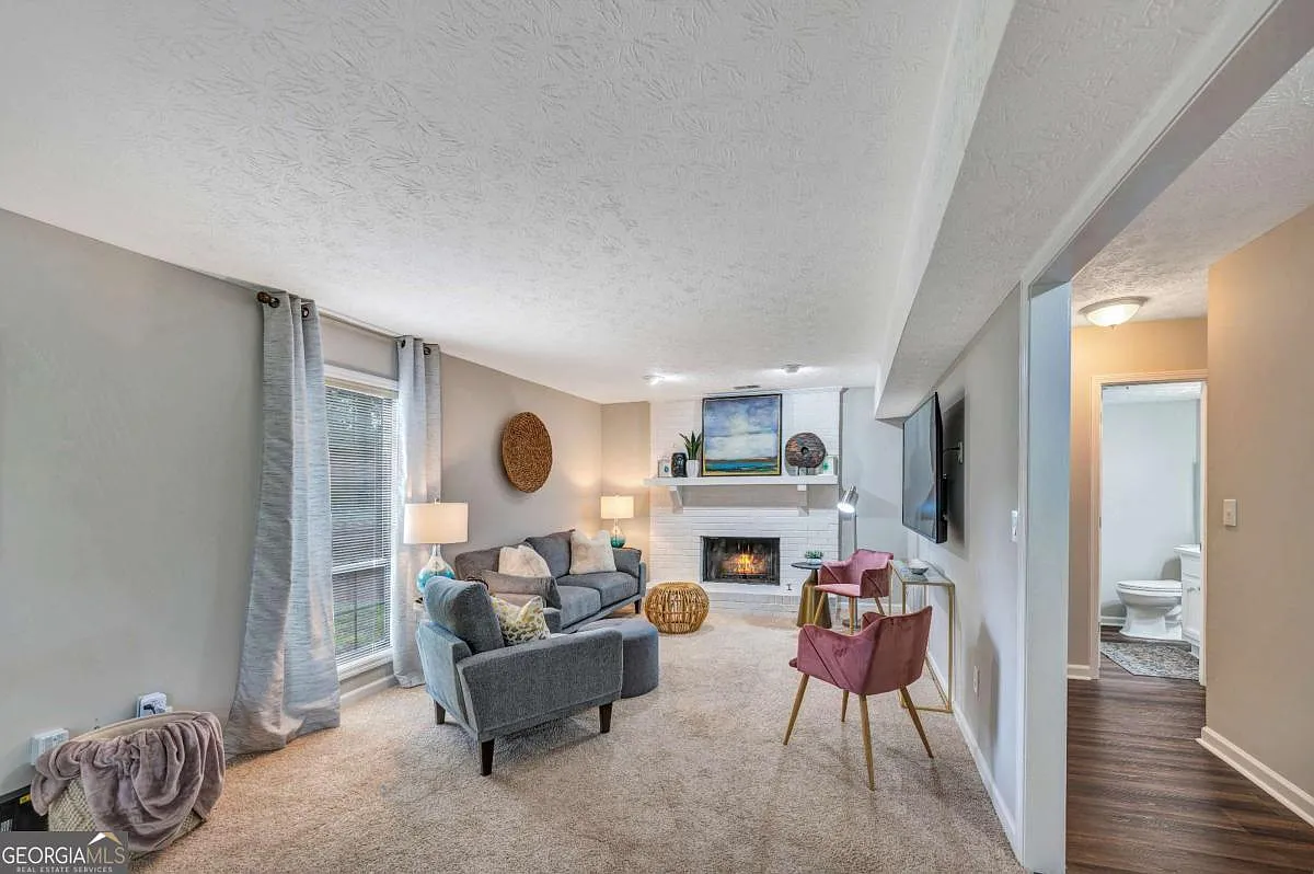 3 bed, 2.5 bath, $4,500 — Photo 1