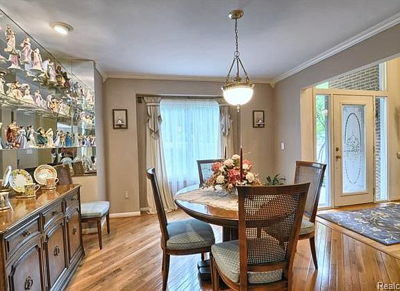 4th image of 1595 Salishan Ln