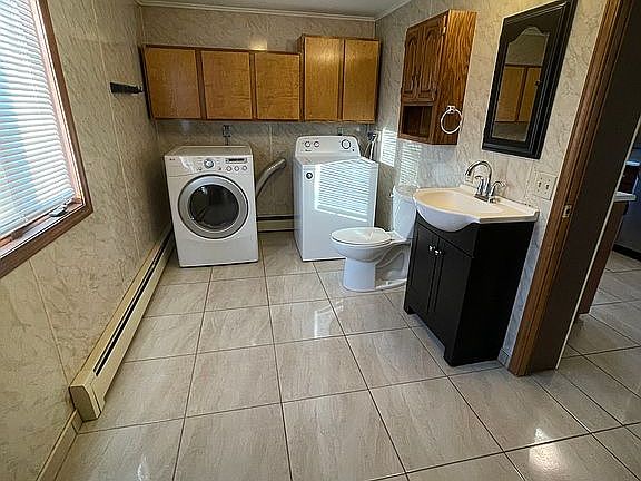 3rd image of 412 Clayton Ave