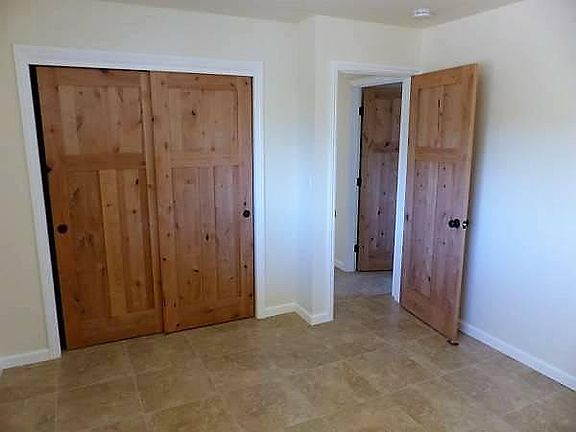 4th image of 422 Woodland Way