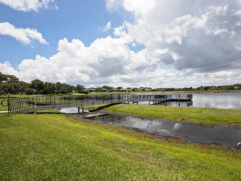 1585 Cherry Ridge Dr — Photo 32