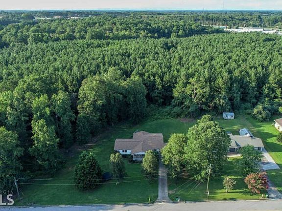 2nd image of 550 Brookwood Dr