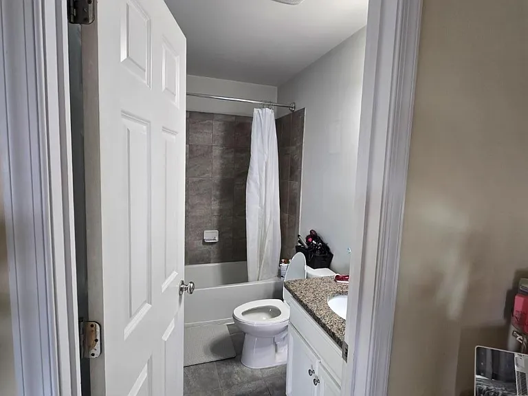 76 Albert Ct — Photo 26