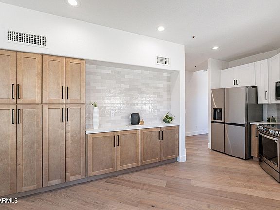 3rd image of 7771 E LAKEVIEW Court