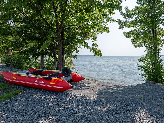 4th image of 887 Lake Shore Rd