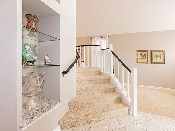 3rd image of 6045 Lakeview Cir