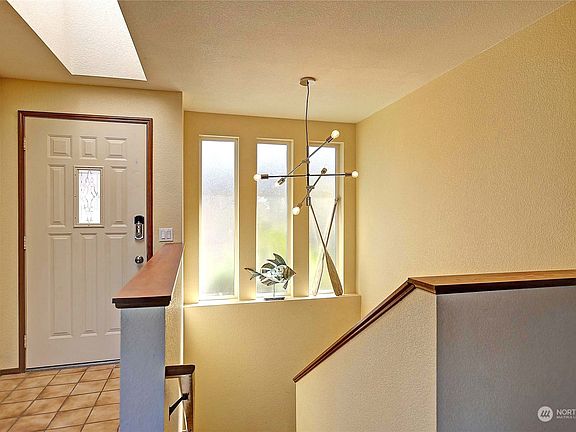 4th image of 1138 York Place